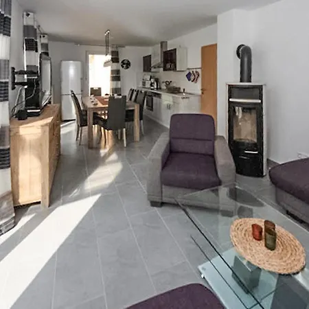 4 Bedroom Pet Friendly In Roebel Casa vacanze Marienfelde