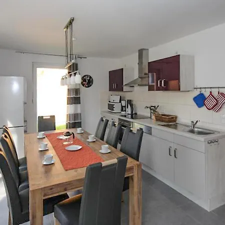 4 Bedroom Pet Friendly In Roebel Casa vacanze Marienfelde